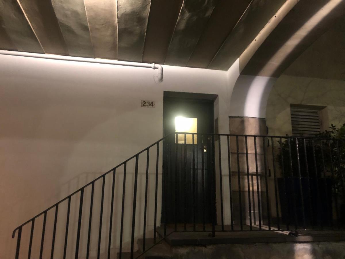 Royal Mile Famous Canongate Flat エディンバラ エクステリア 写真